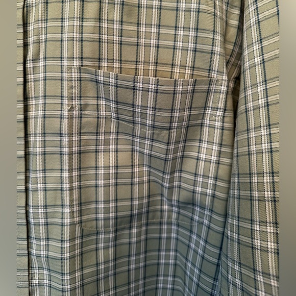 L.L Bean Traditional Fit SOLD UNABLE TO DELETE - Picture 2 of 8